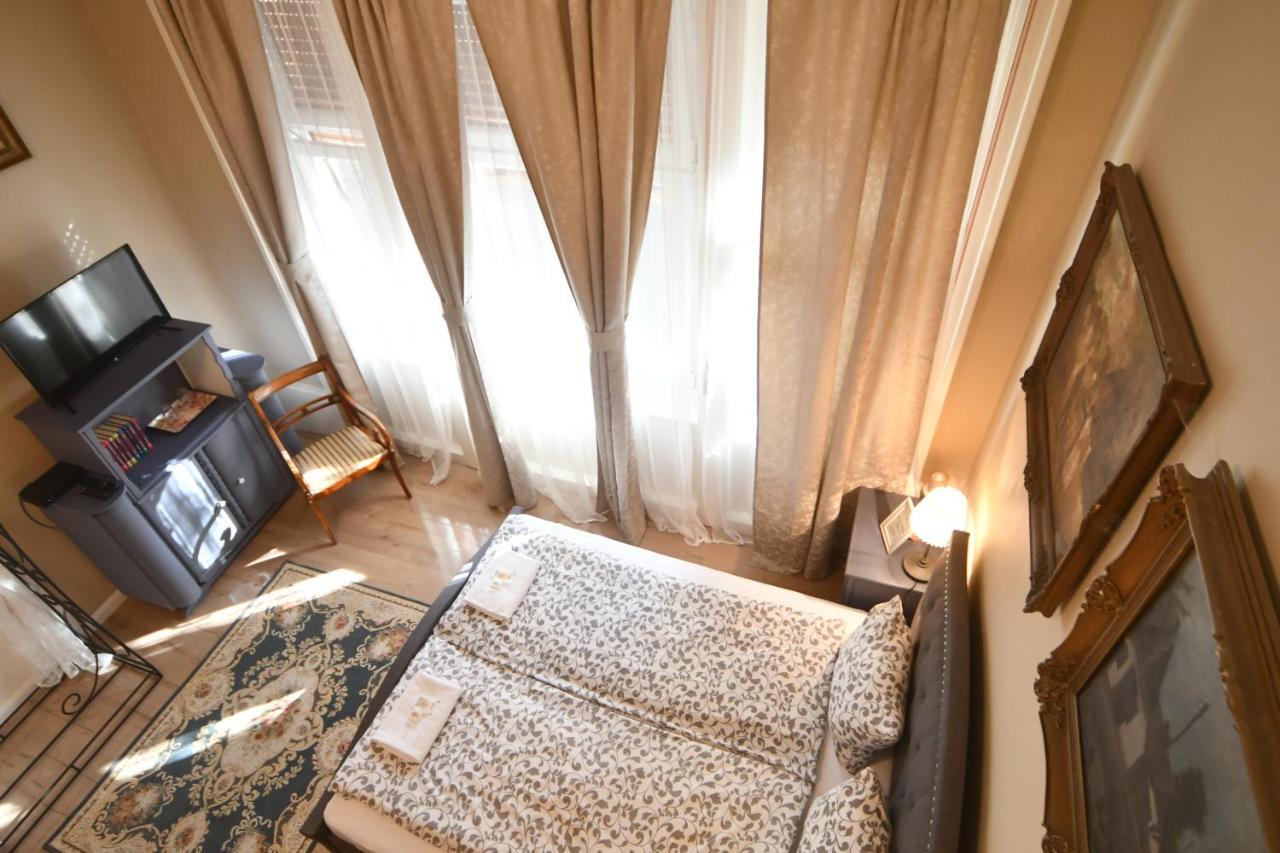 Tulipan Villa Panzio Szolnok Extérieur photo