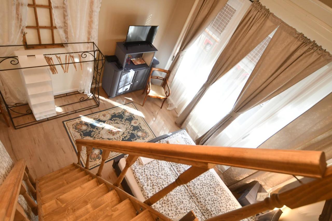 Tulipan Villa Panzio Szolnok Extérieur photo