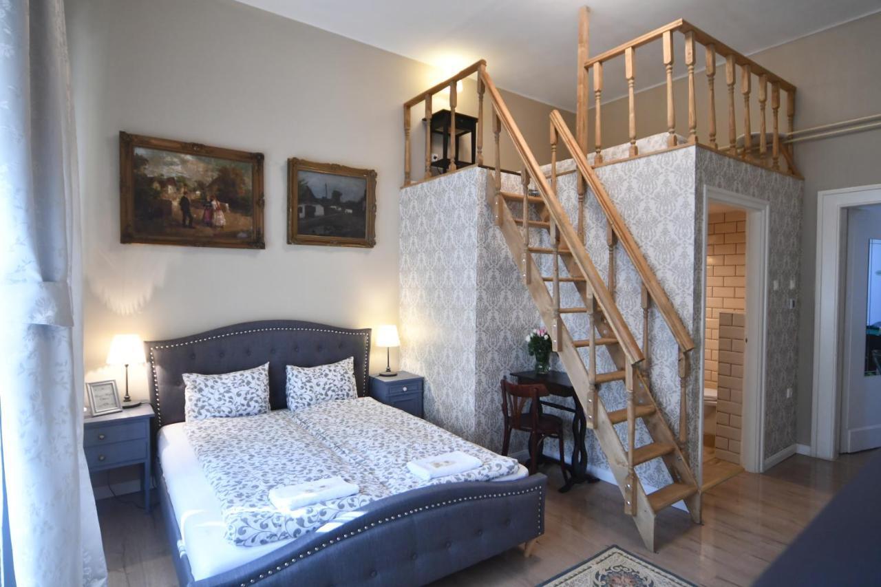 Tulipan Villa Panzio Szolnok Extérieur photo